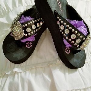 NWOT Montana West Flip Flops